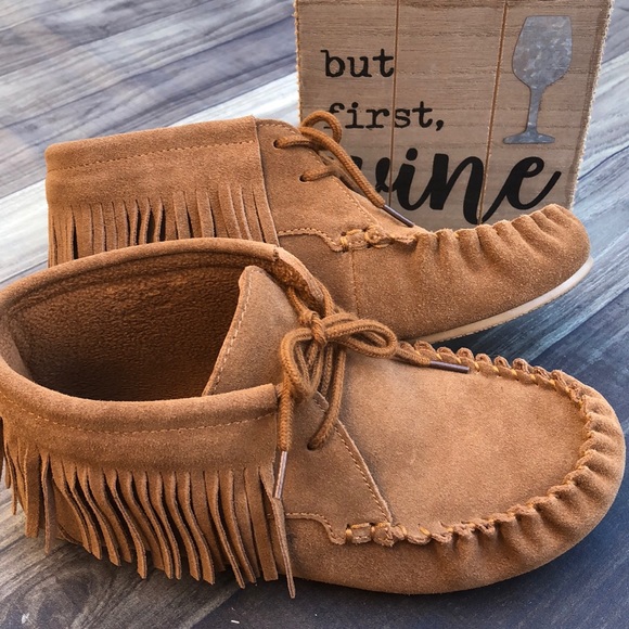 round toe white boots